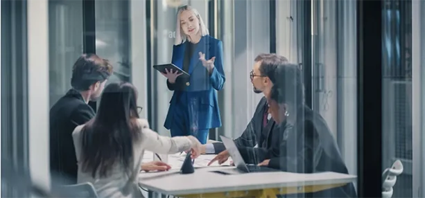 « Les femmes captent plus tôt les signaux faibles des dysfonctionnements » : les écouter se révèle être un atout pour la performance des entreprises