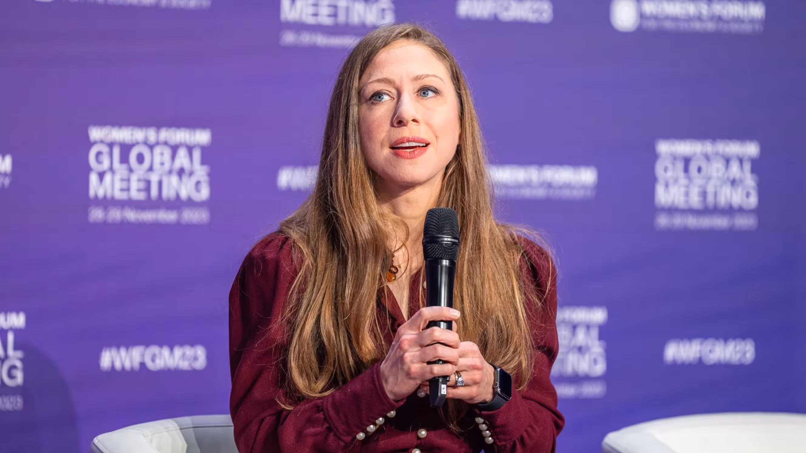 "Le président Trump a été un danger pour notre société" : Chelsea Clinton espère que l'action de Joe Biden au sujet des femmes et de l'écologie se poursuivra après 2024"